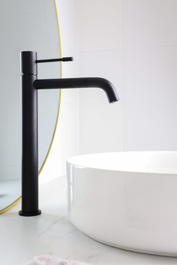 Kran i svart utförande - referens Badrum - Badrumsrenovering Jönköping