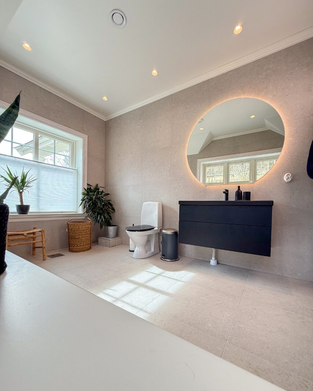 Instagram post from harenstams. This post is in position 5.